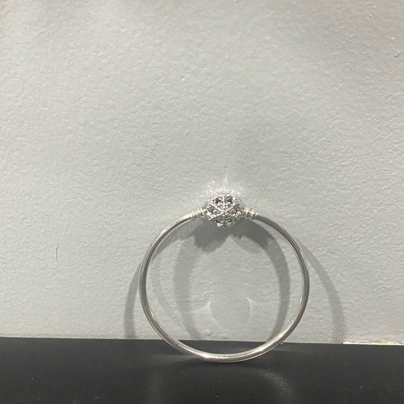 PANDORA Snowflake Clasp bangle bracelet - Picture 5 of 9